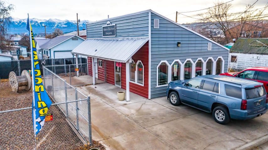 Mission Mountain Pet Service Inc.: 11 7th Ave W, Polson, MT 59860